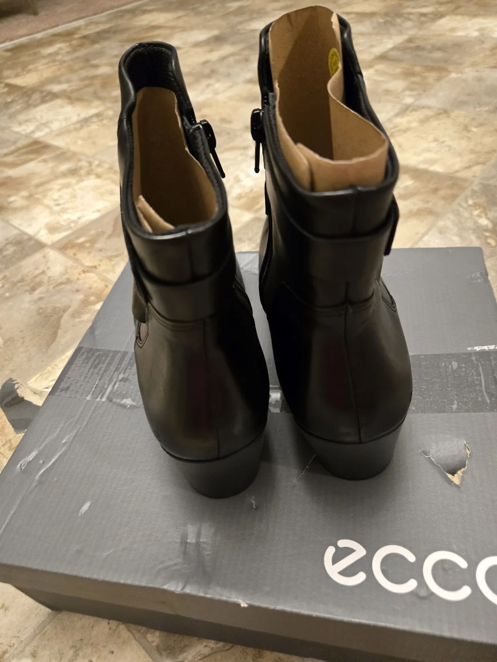 ECCO Women's Black Leather Ankle Boot - Shape 35